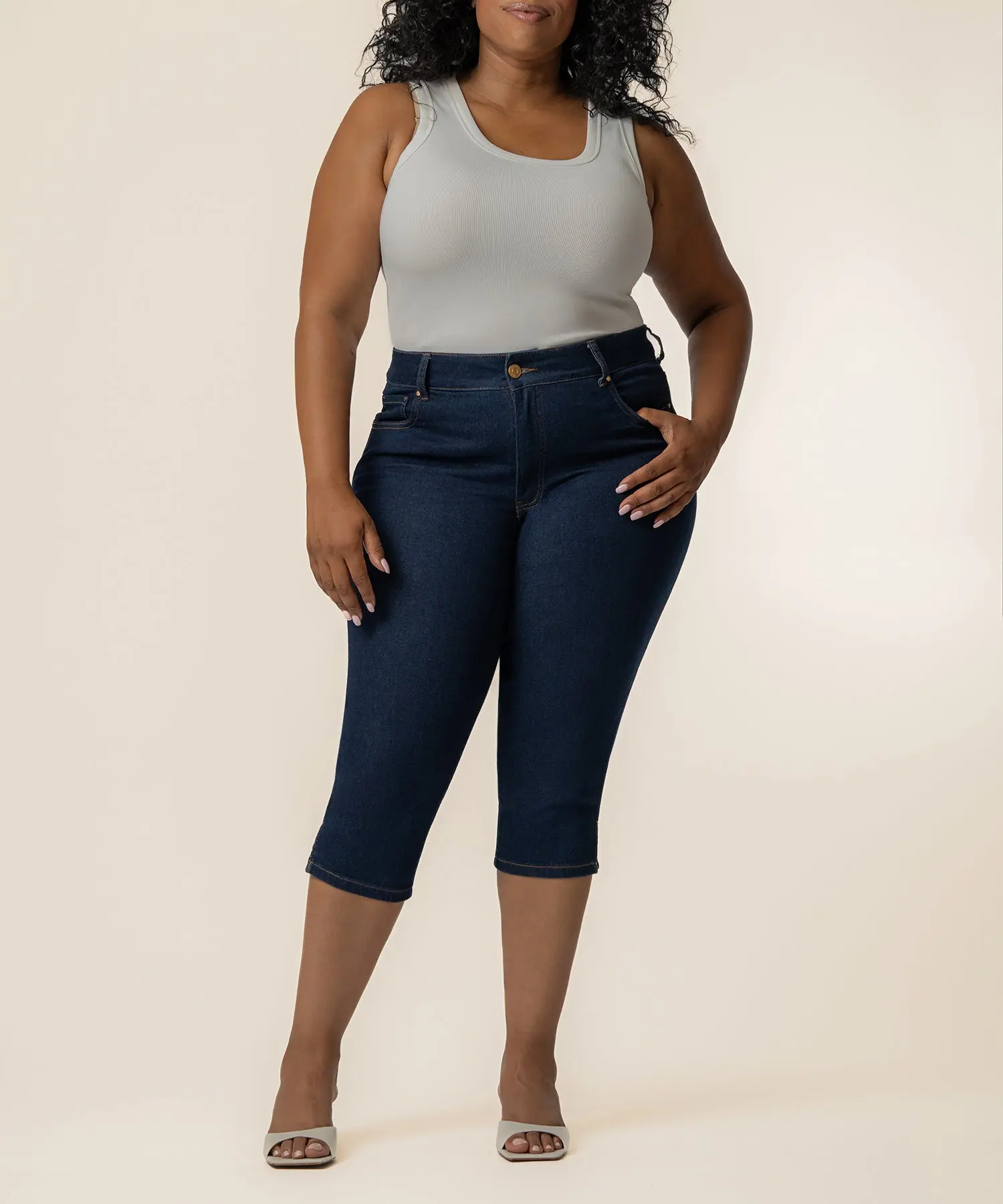 Gigi High Rise Capri, Plus in Sketch Wash