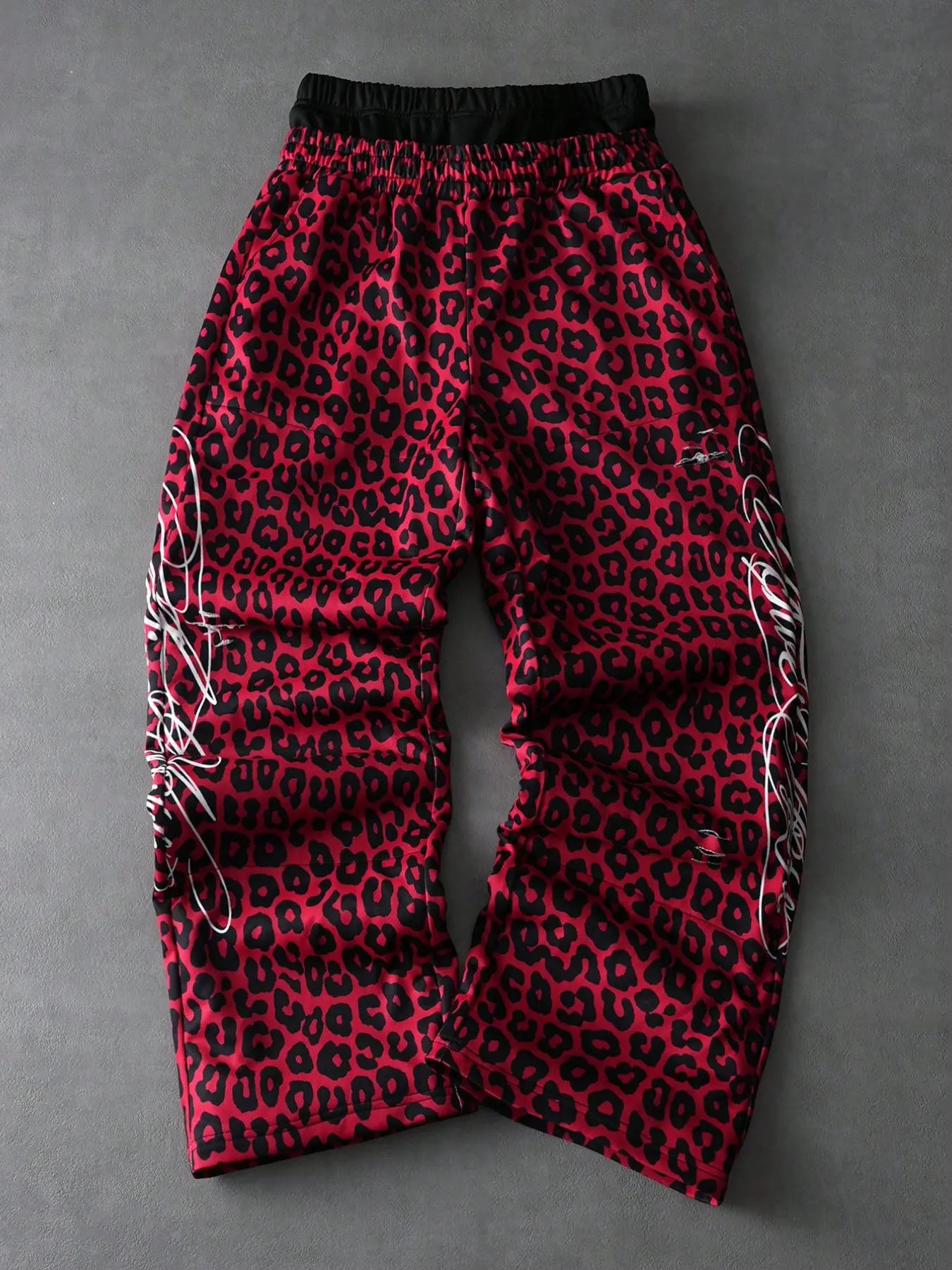 Men's Camo Sweatpants Set, High Waist Oversized Fit, Dual Waistband, Leopard Sticker Text Pattern, Youth Streetwear Casual Sport Daily Commute, Loose Clothes