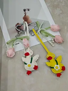 Tulip Macrame Bag Charm with Pearl Beads & Heart Chain, Ins Style Pastel Flower Keychain, Handmade Woven Bag Pendant for Tote Bags/Backpacks, Cute Aesthetic Spring Floral Accessory, Perfect Gift for Teen Girls & Women
