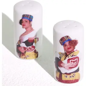 Ceramic Salt and Pepper Shaker Set – Cute Salt and Pepper Shakers for Kitchen Table Decoration – Vintage Farmhouse Style Salt and Pepper Dispensers (White)