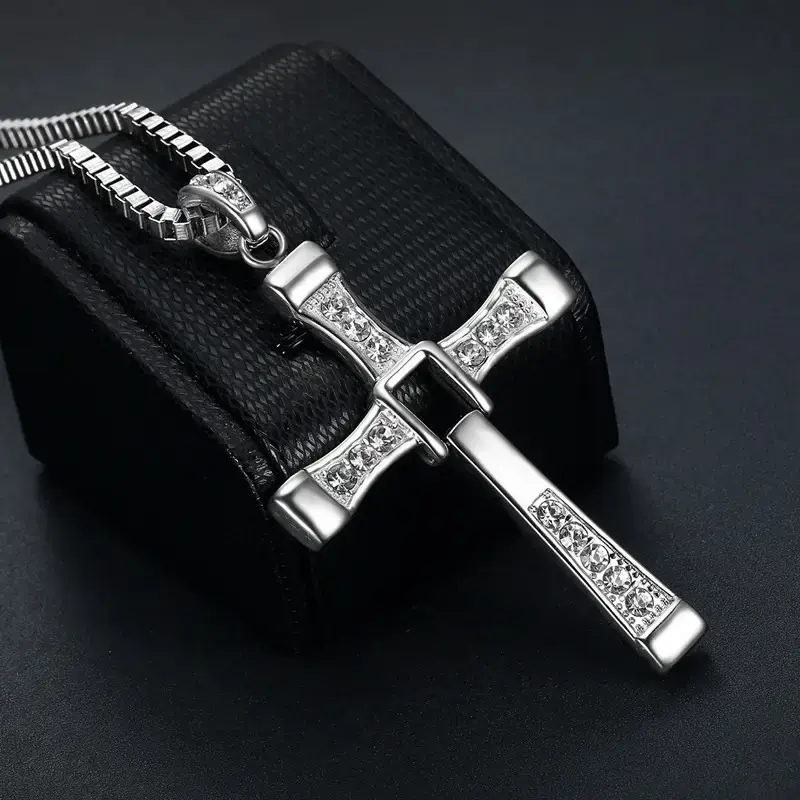 Unisex Elegant Geometric Cross Pendant Necklace with Sparkling Cubic Zirconia Accents, Short Chain - Hip Hop Party Accessory, Daily Wear Costume Fashion Jewelry, Partner Gift