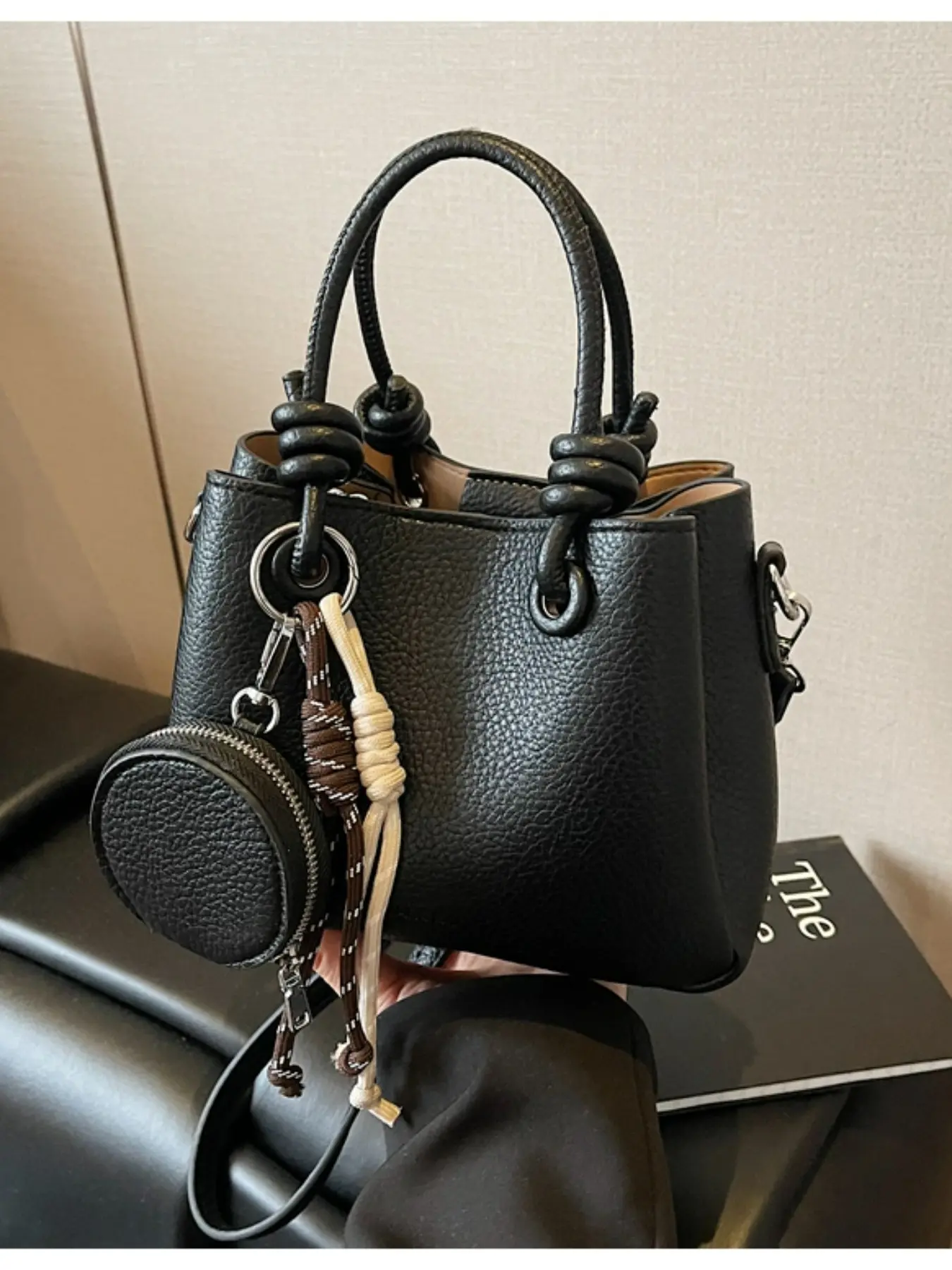 Practical niche handbags / crossbody bags, mini handbags with coin purse, available in multiple colors, popular items for daily commute and business,