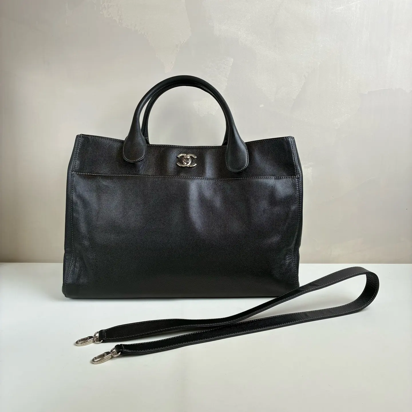 Pre-owned CHANEL Cerf Leather Tote Bag Flap Design, 38.5x11.2 Dimensions, Pre Loved Shoulder Bag, Tote Bags