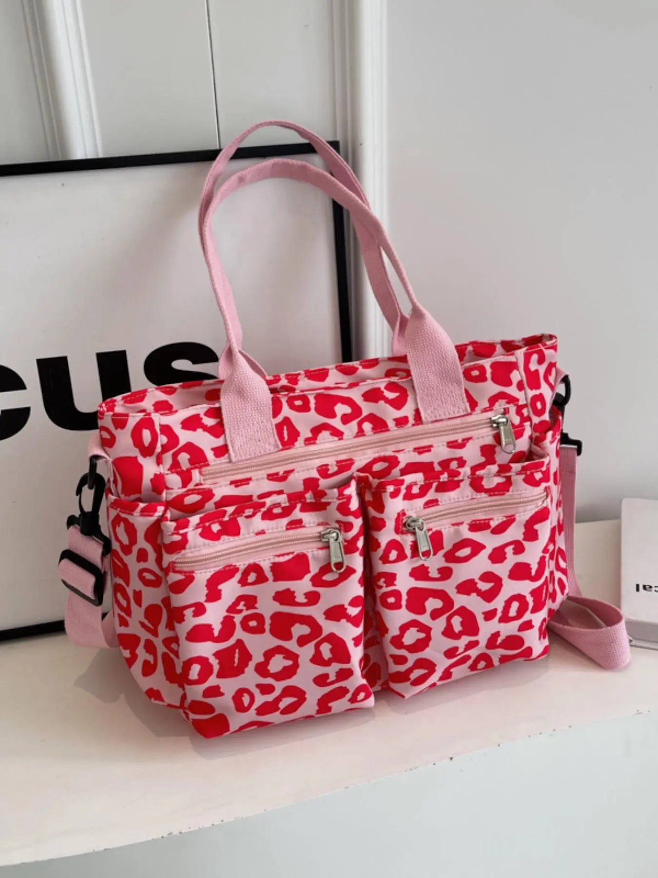Leopard print pink