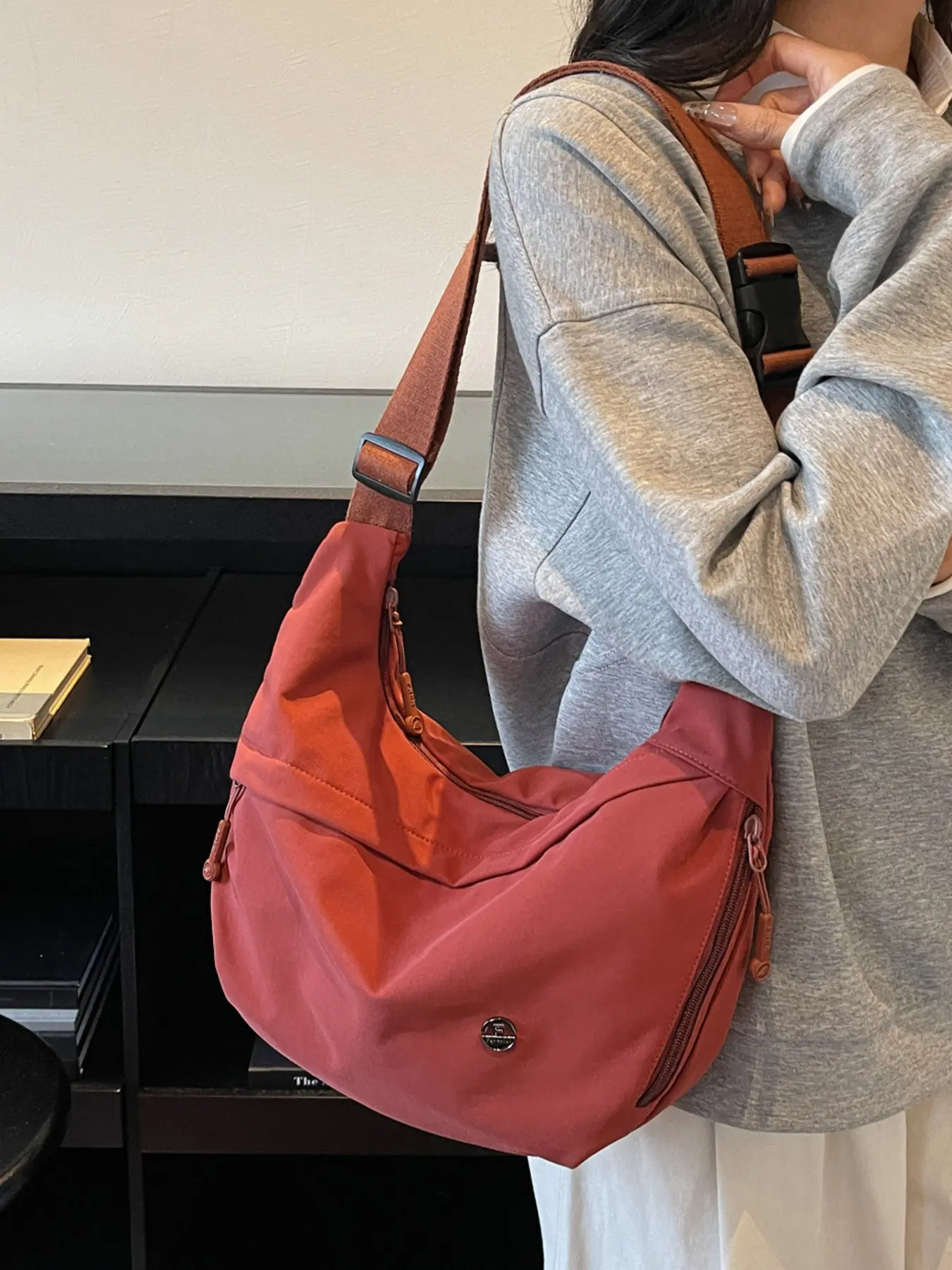 Stylish Solid-Color Shoulder Bag, Lightweight Fashionable Crossbody Bag, Casual Minimalist Design, Perfect for Daily Commuting, Shopping, Work, School, Essential for Women, Crossbody Shoulder Bags