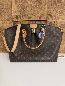 Pre-owned Louis Vuitton Medium Monogram Tote Bag Timeless Silhouette with Classic Monogram Canvas, Leather Trim, Gold Lock & Detachable Shoulder Strap