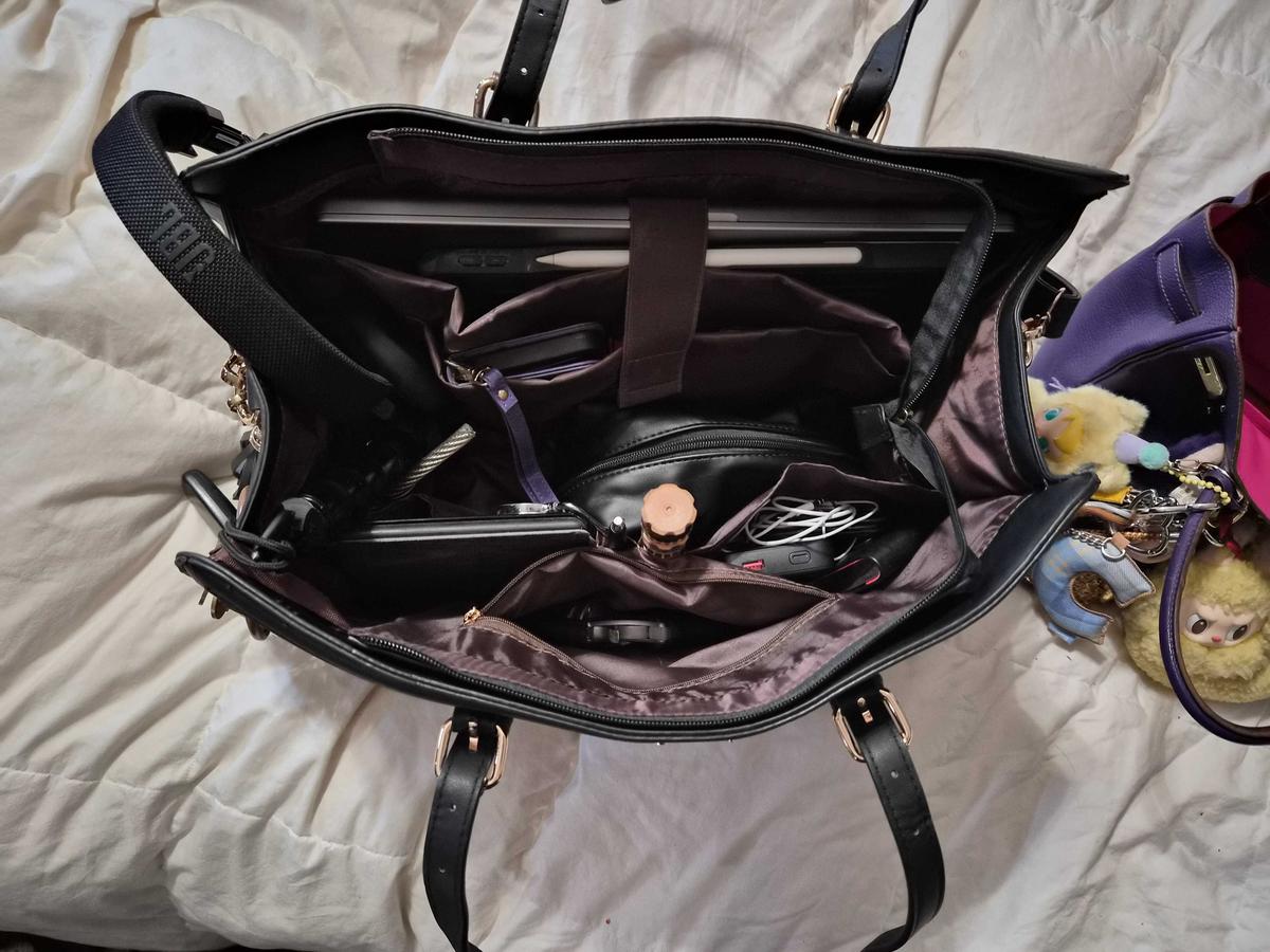 Item: Black(Leather), 17.3''