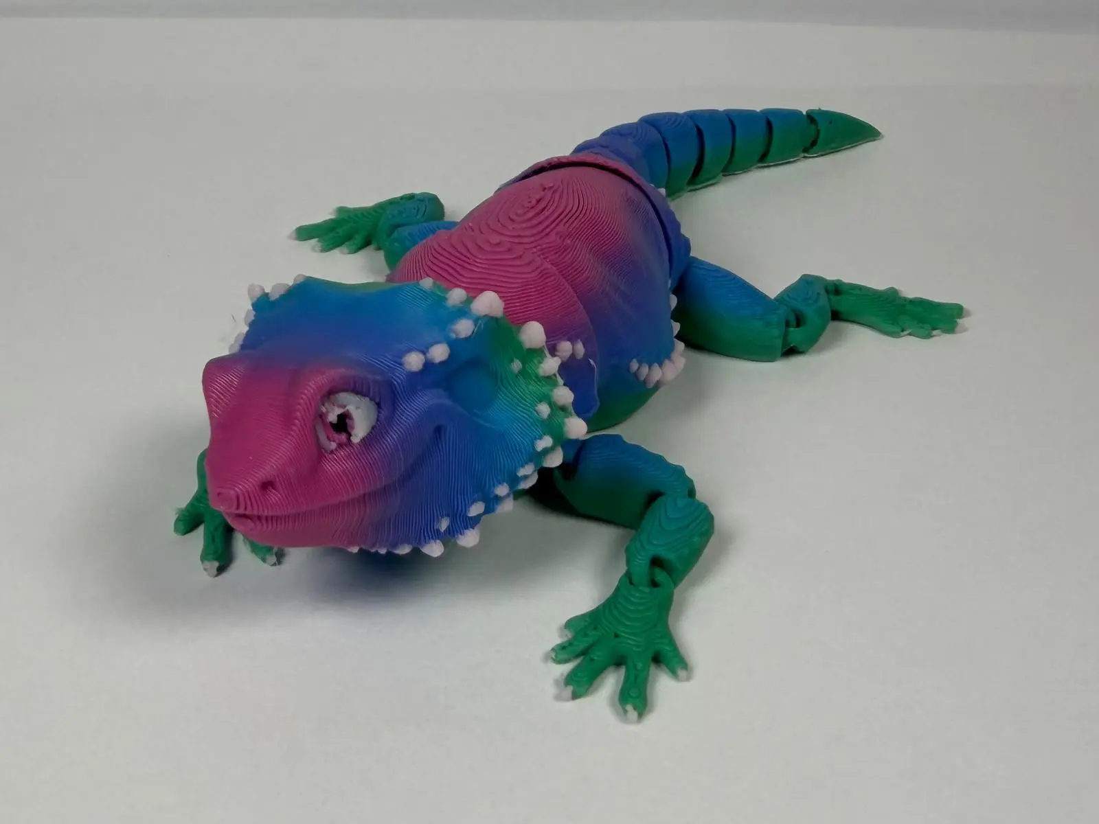 Artistic 3D Printed Articulated Bearded Dragon Lizard Figurine - Multicolor Print, Smooth Claw Detail, Poseable Joints, Desk Decoration for Home, Collectible Storage