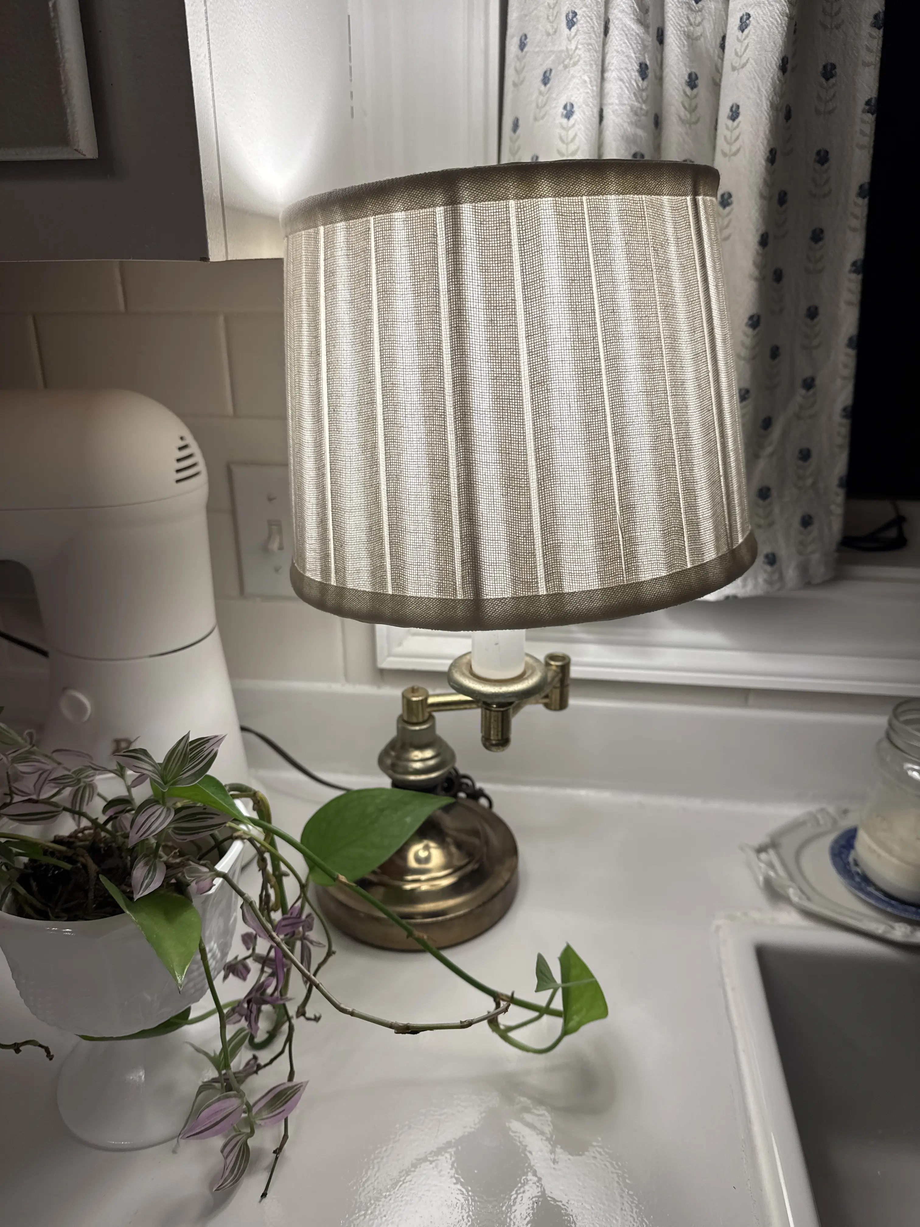 Antique counter lamp