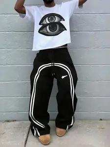 This men's two-piece set includes a fitted T-shirt with a graphic eye print and a pair of sweatpants with a star print. Made of knit fabric, it's suitable for everyday wear and can be worn year-round.