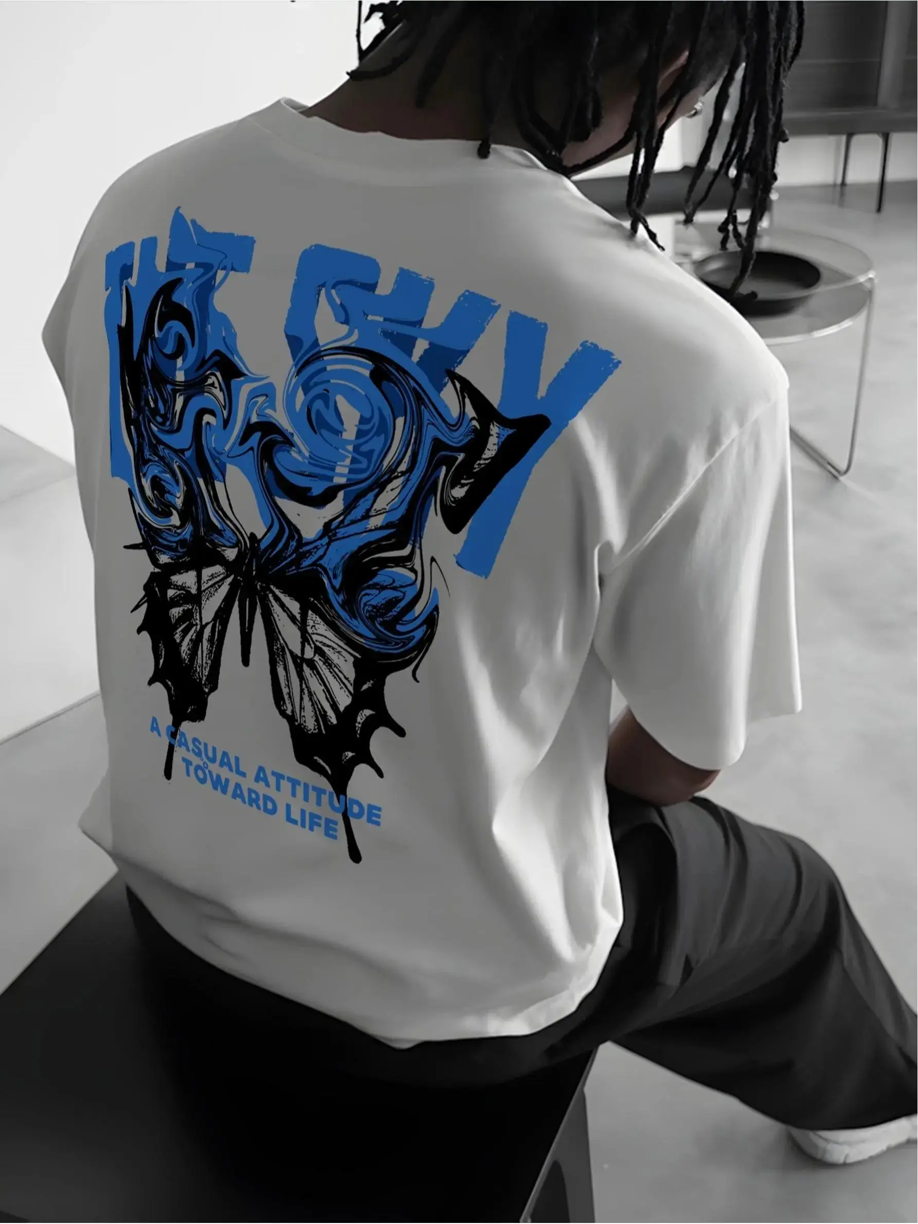 "THE SKY," a Trendy and stylish printed street casual short-sleeved T-shirt for young men.Features a crew neck, loose fit, 180g pure cotton, and black and white color options.A must-have for fashion trends.