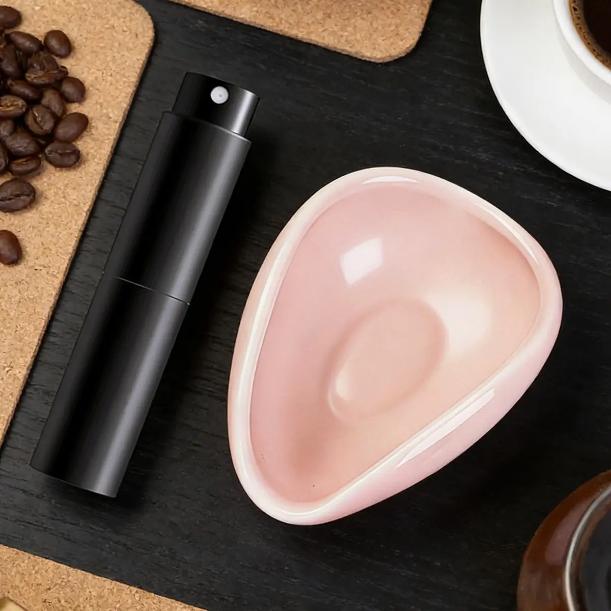 Coffee Bean Dosing Cup & Spray Bottle Kit for Espresso Bar, Ceramic Single Dose Tray, Static Reduction, Barista Accessories Set, Coffee Making Tool, Coffee Brewing Accessories