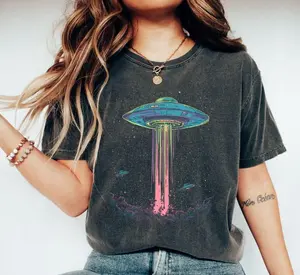 UFO| Vintage Retro Graphic Alien Tshirt. Supernatural  Shirt| Alien Lover Gift| Alien Abduction| Paranormal Oversized Tee