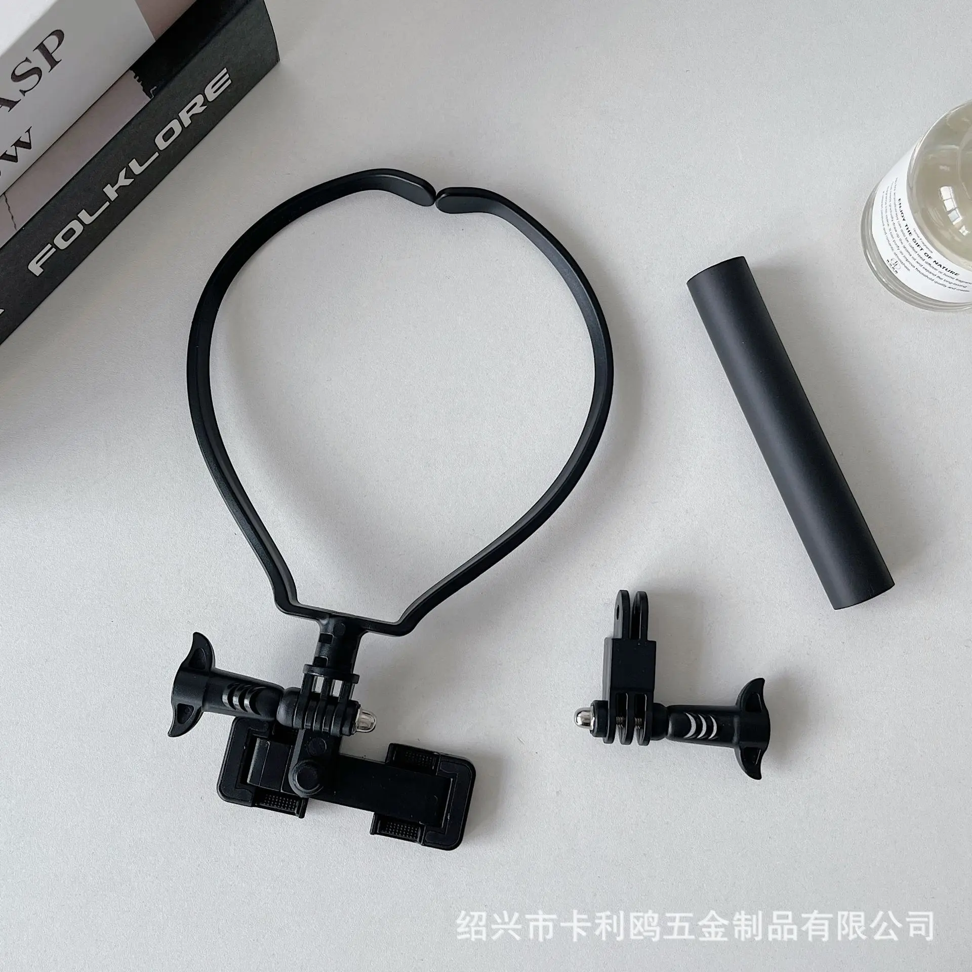 Adjustable neck hanging horizontally and