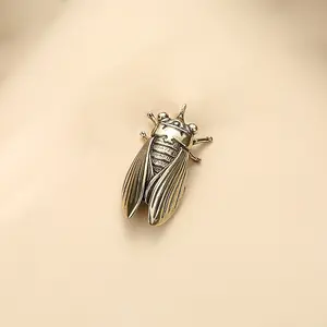 Vintage Brass Cicada Figurine Paperweight - Decorative Insect Desk Accessory with Retro Charm for Indoor and Outdoor Spaces, No Electricity Needed, Perfect for Bedroom, Office, or Garden Decor Decoration Ornaments Metal 1Pc