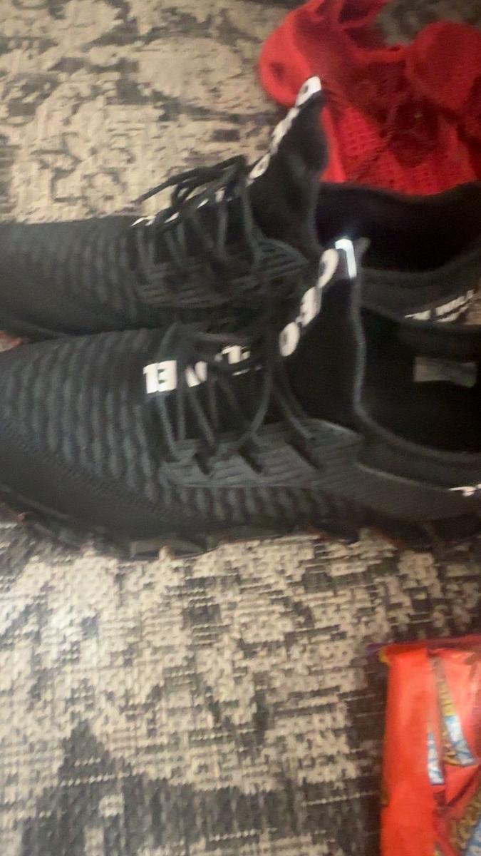 Item: Black Red, EU45/US11