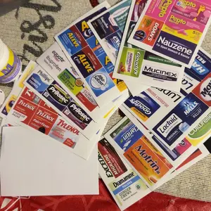 Travel Pill Organizer Box with 146 Labels, 10 Compartment Small Pill Case Medicine Kit, Portable Pocket Purse Pharmacy, Daily Weekly Vitamin Supplement Medication Holder