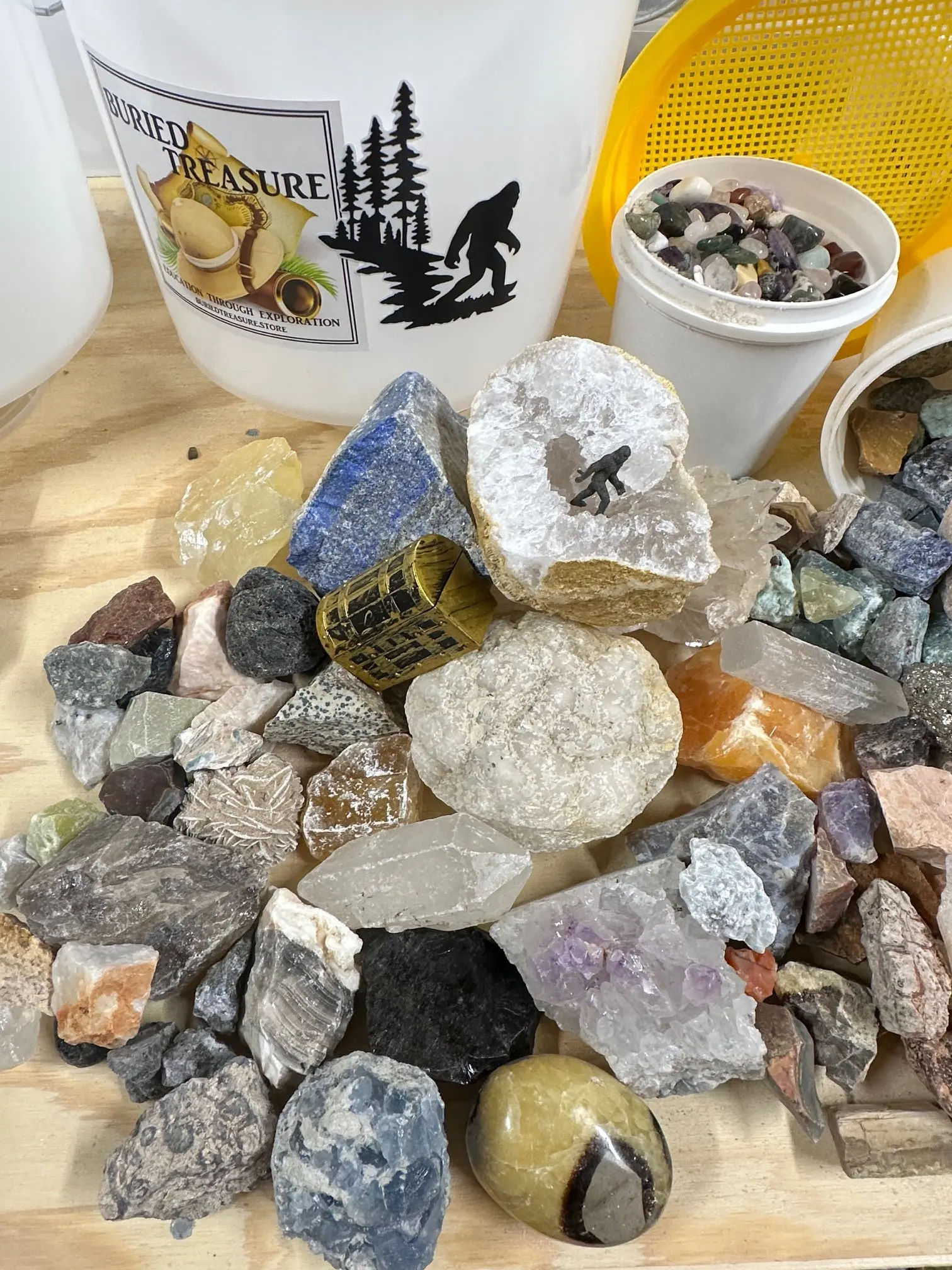 2 GALLON BIGFOOT LARGE NATURAL RAW STONE MINING BUCKET 2 GALLON BIGFOOT LARGE NATURAL RAW STONE MINING BUCKET
