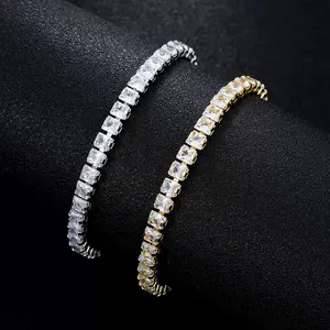 Elegant Square Cubic Zirconia bracelet, a unisex fashion accessory ideal for parties and daily wear. Trendy, versatile and delicate jewelry, perfect as a birthday gift.