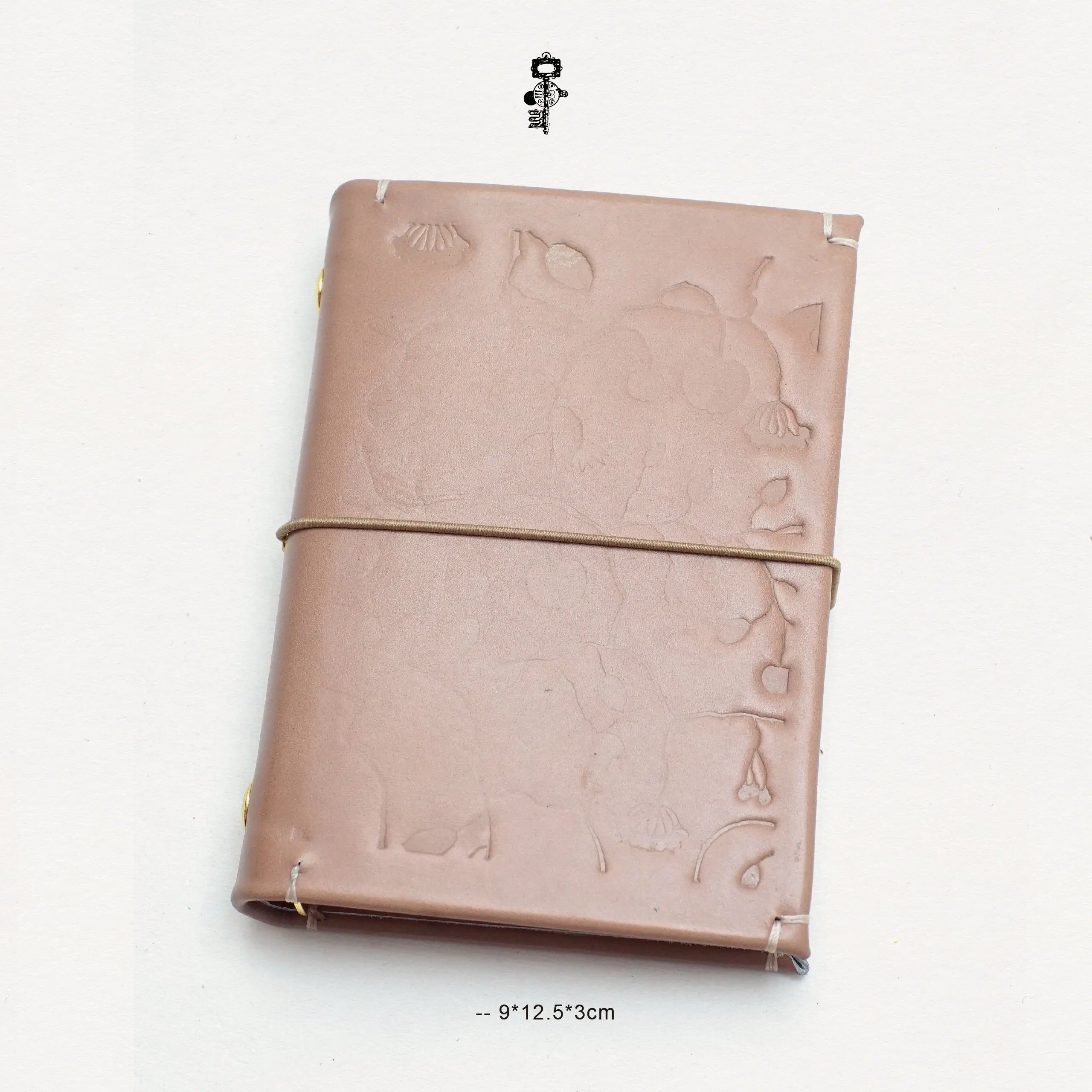 Genuine Leather Hand-Portable M5 Drawing Sketchbook - 100% Handmade, P05 120g 100% Cotton Paper, Fine-Textured Surface, Watercolor Ready, Refillable Pages, Durable, for Artists, Office Stationery Everyday Carry, Multifunctional Stationery, Durability