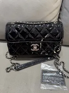 Pre-owned CHANEL 20793639 Patent Quilted Small Coco Shine Flap Black