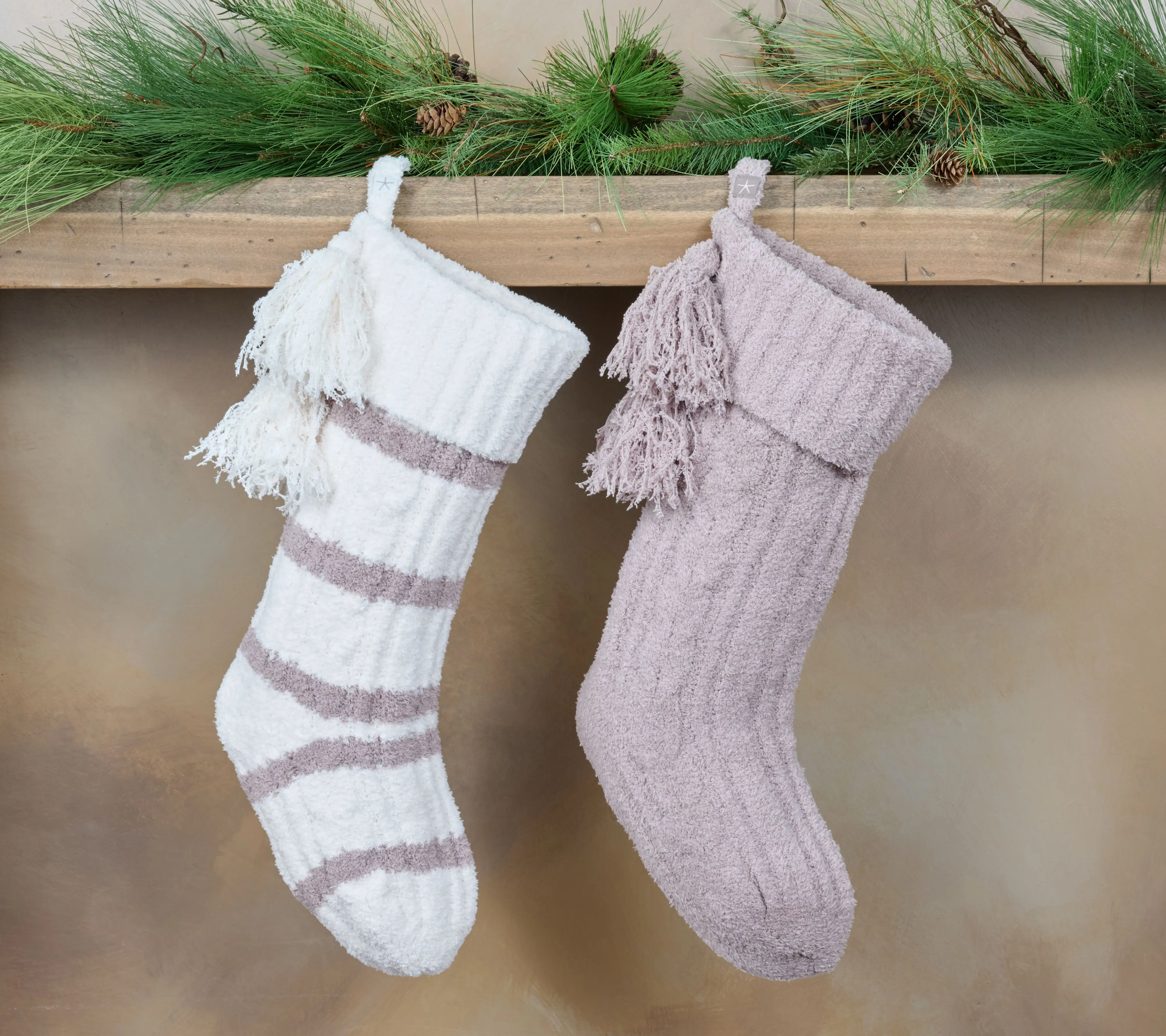 Barefoot Dreams CozyChic Set of 2 Stockings with Tassels Cotton Border Barefoot Dreams CozyChic Set of 2 Stockings with Tassels Cotton Border