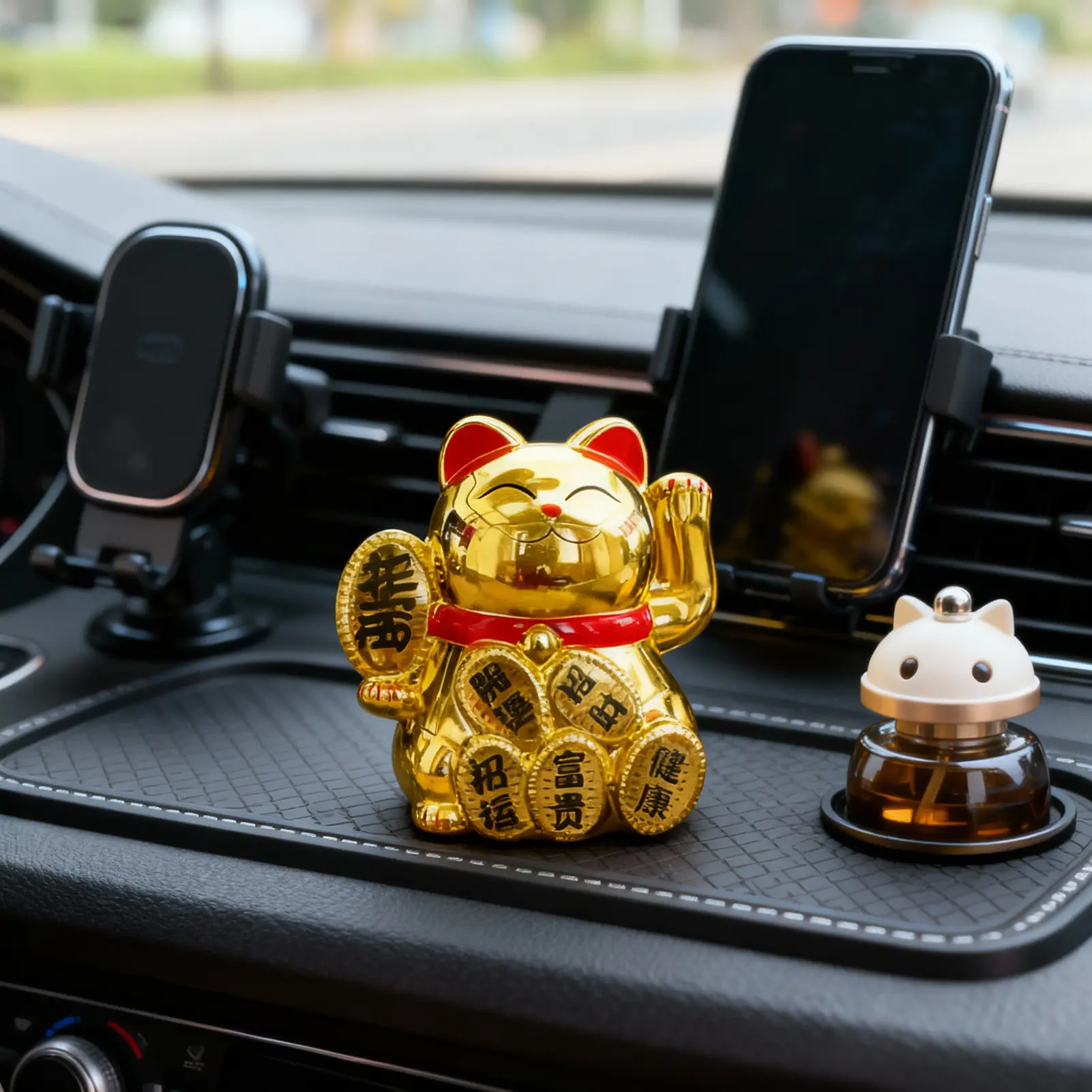 Lucky Cat Waving Arm Solar Powered, Solar Automatic Waving Lucky Cat Fortune Wealth Welcoming Cat Ornament, Feng Shui Lucky Cats Lucky Beckoning Waving Wealth Cat Solar Fortune Cat Statue Decorations