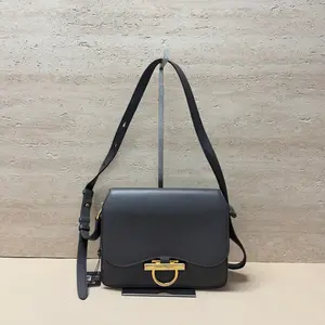 Pre-owned SALVATORE FERRAGAMO Leather Shoulder Bags 7.8'' R2559 Shoulder Bag C1857944830 0401 T1 Qiqi