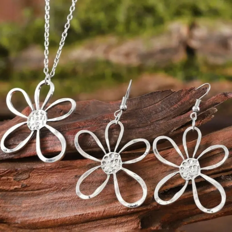 Vintage Flower Pendant Necklace And Earrings Bohemia Matching Jewellery Gift Set, Hollow Floral Sunflower Design, No Plating, Non-Mosaic Unsized Daily & Gift-Giving Accessory Set For Women, Jewelry Gift Set