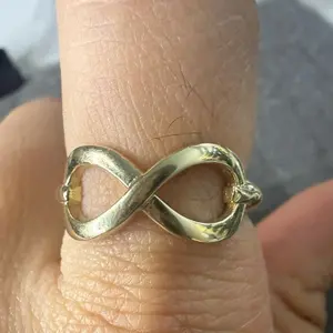 Anilllo  de  Oro 10k Italiano Real modelo de Infinito size 8