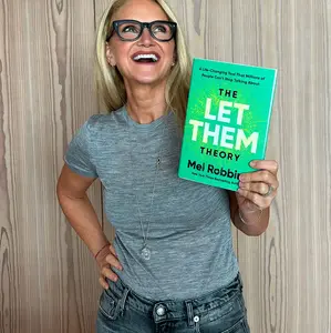Mel Robbins The Let Them Theory: A Life-Changing Tool for Navigating Life's Challenges and Finding Meaning in Your Experiences