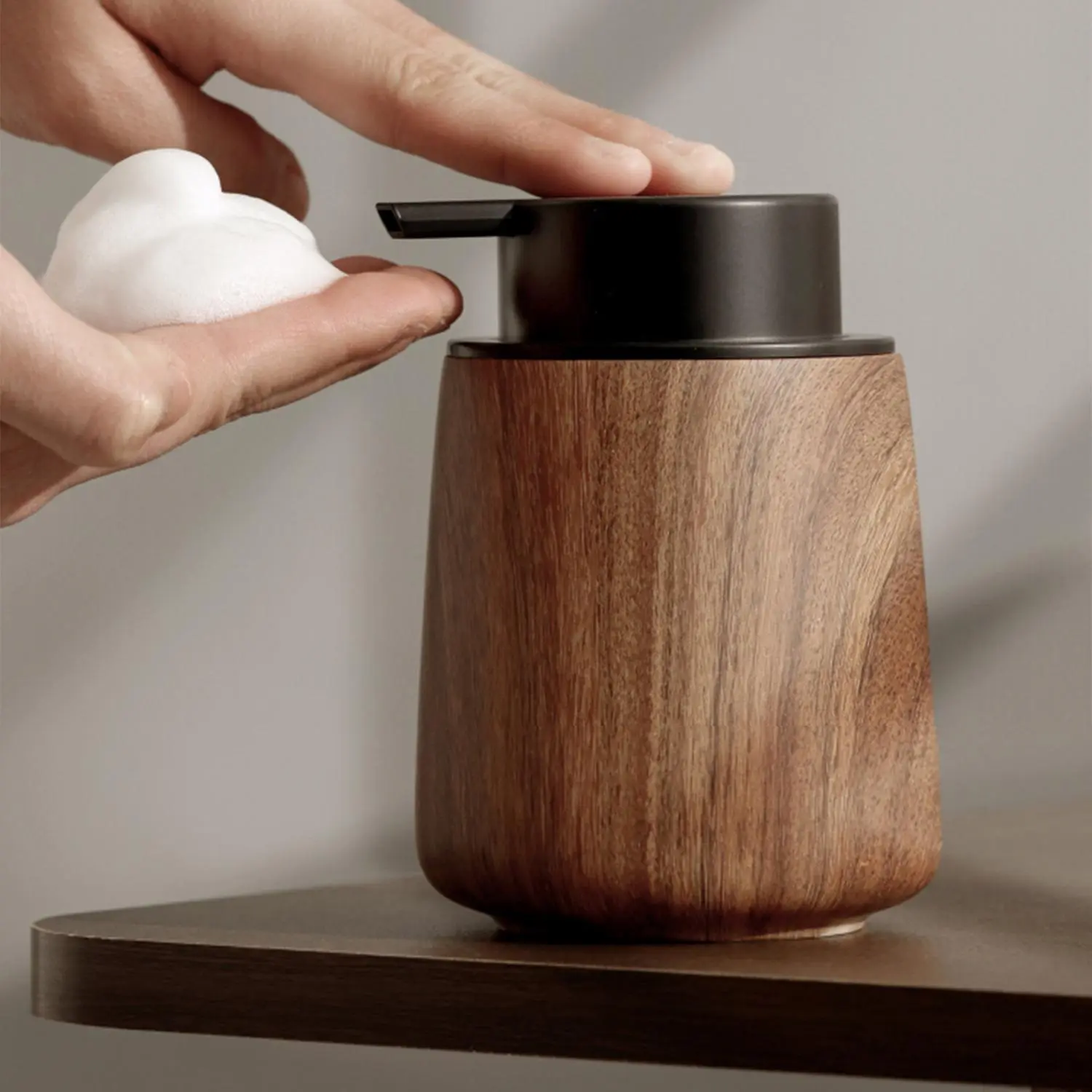 ACUDUDOMA Durable Leak-Proof Oval-Shape Farmhouse Walnut Wood Grain ABS Foaming Soap Dispenser, 8.45oz (250ml) Refillable Daily Countertop Pump Soap Container for Bathroom, Kitchen