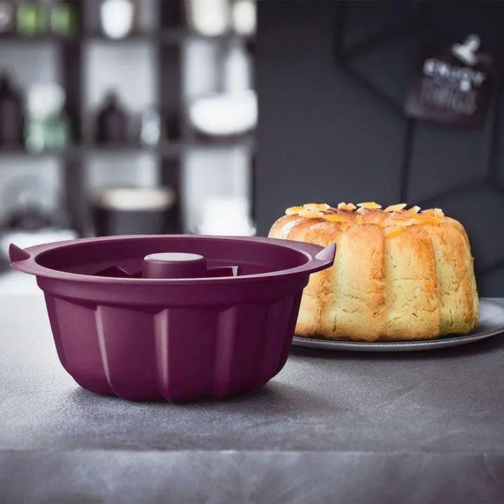 Tupperware Silicone Bundt Form - Flexible Oven Safe Mold for Baked Goods & Desserts - 6 Cups Capacity, Microwave & Dishwasher Safe