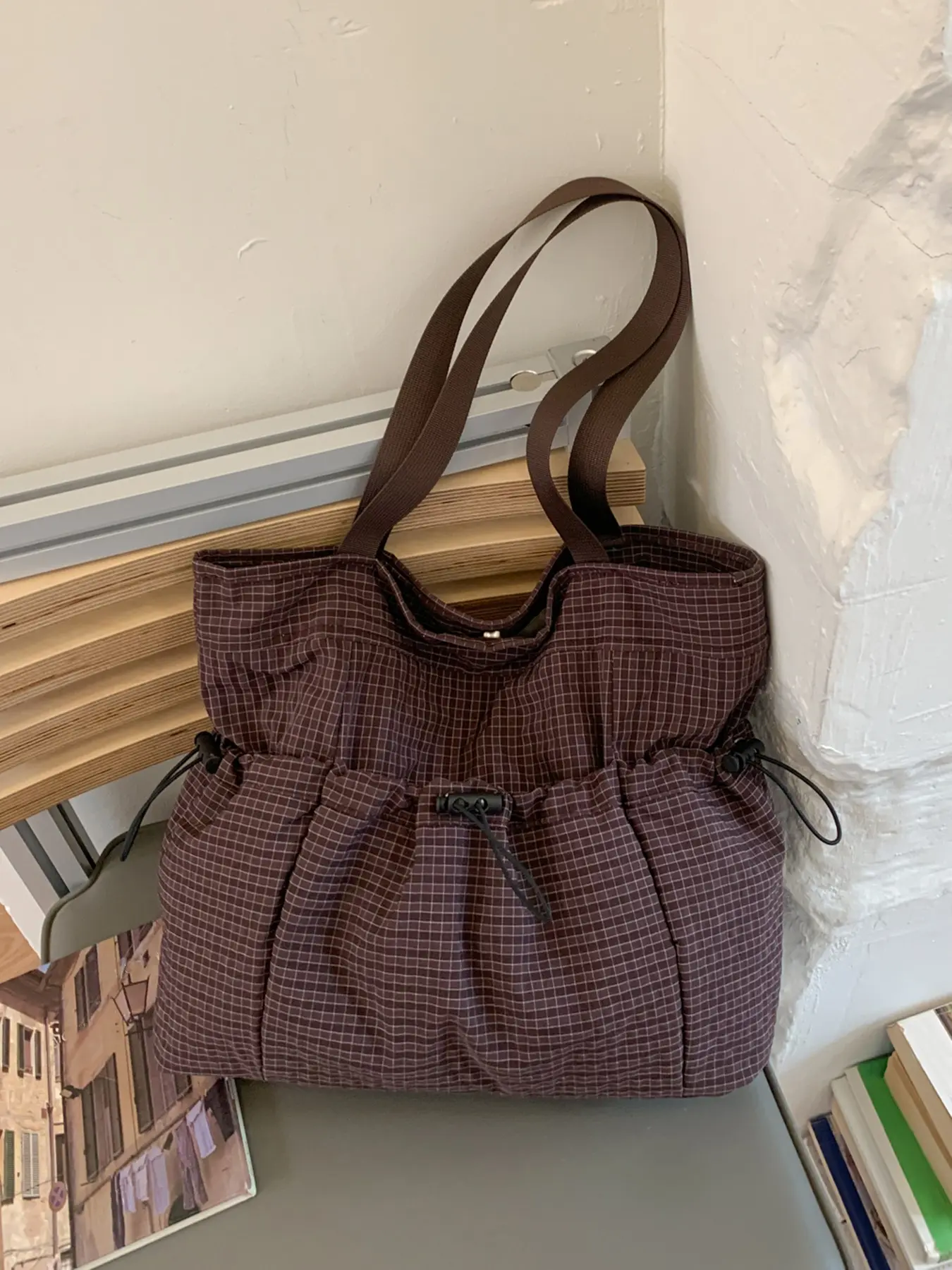 Lazy style texture large capacity plaid tote bag, Casual Trendy Bag, drawstring pleated design, retro fashionable simple casual versatile shoulder bag, suitable for daily commuting, outdoor travel, shopping, Casual Commuter Bag