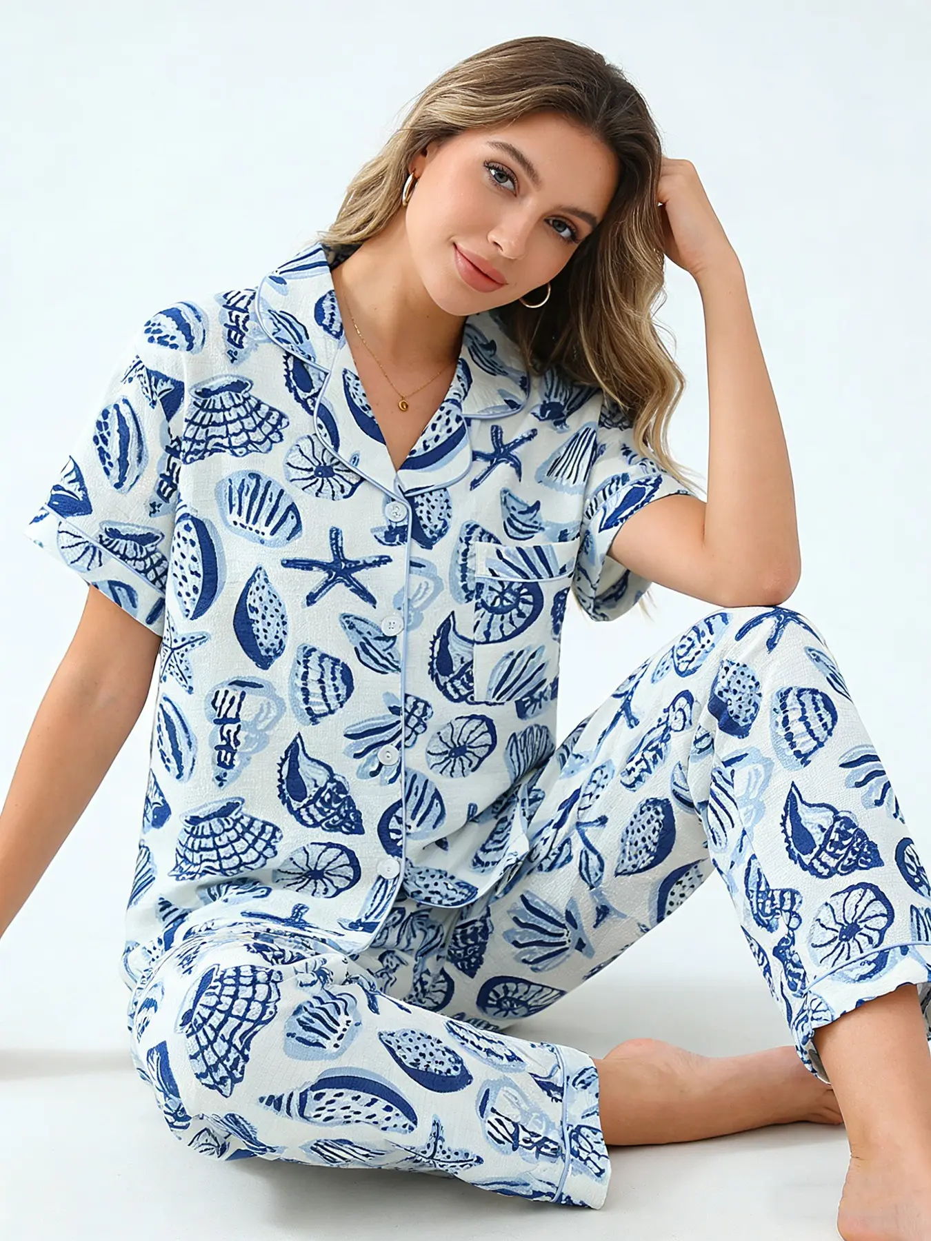 Beach Style Casual White Blue Seashell Pajama Set Pyjamas for Women, Button Down Short Sleeve Long Pants, Spring Summer Breathable Loungewear, All Over Print Ocean Print, Cozy Home Outfit Matching Pj Set, Casual Summer Sleepwear