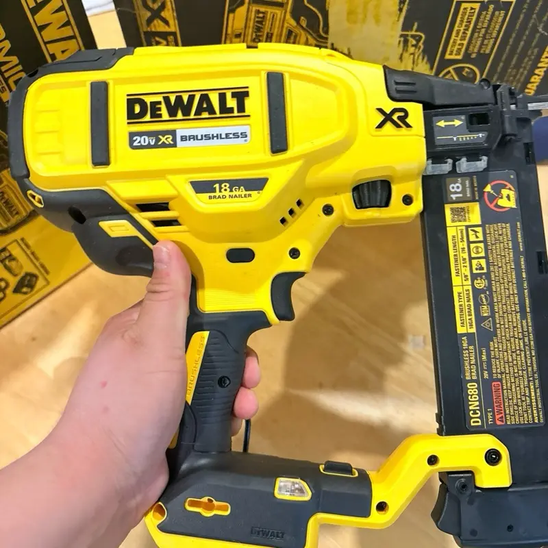 20V MAX XR Lithium-Ion Electric Cordless 18-Gauge Brad Nailer (Tool Only)