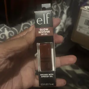 Product Review of Glow Reviver Lip Oil from P**s D**e