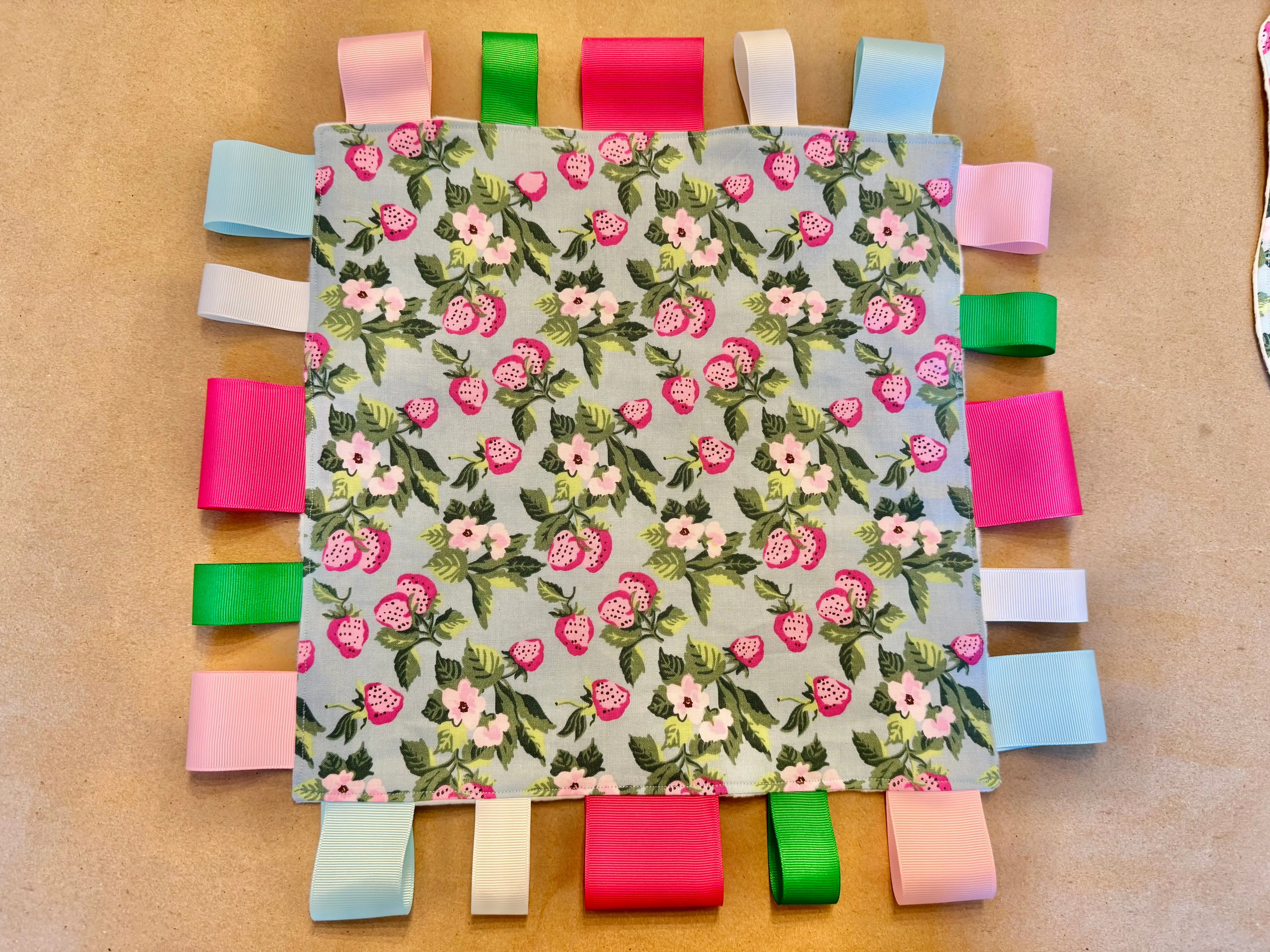 Strawberry Vines : Tag Blanket