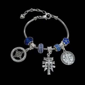 triple protección blue bracelet, nudo de bruja, cruz de Caravaca, medalla de San Benito