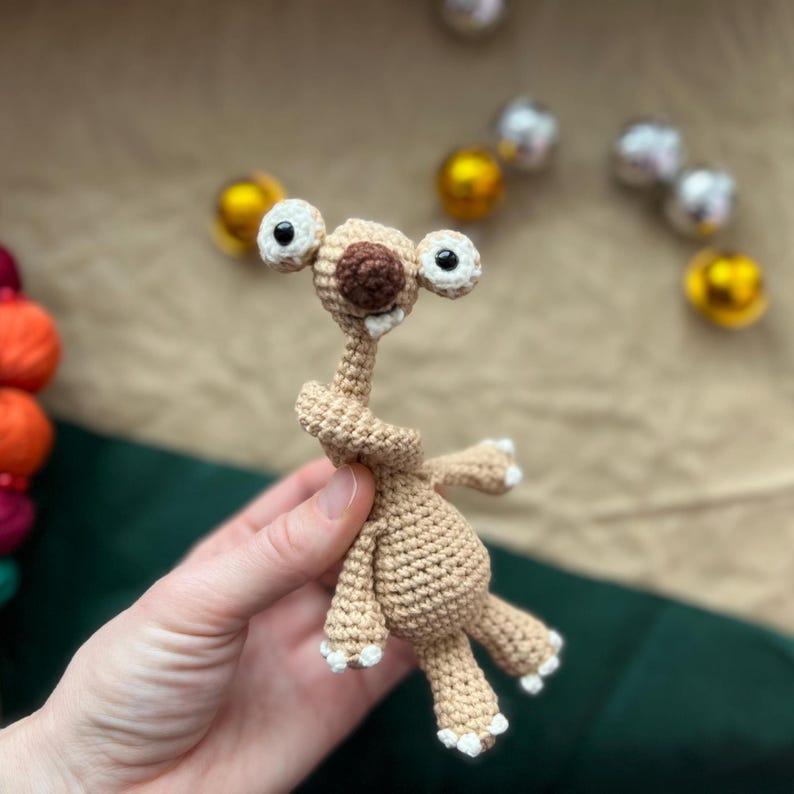 Long-neck Sid crochet, sloth Sid from Ice Age, Amigurumi