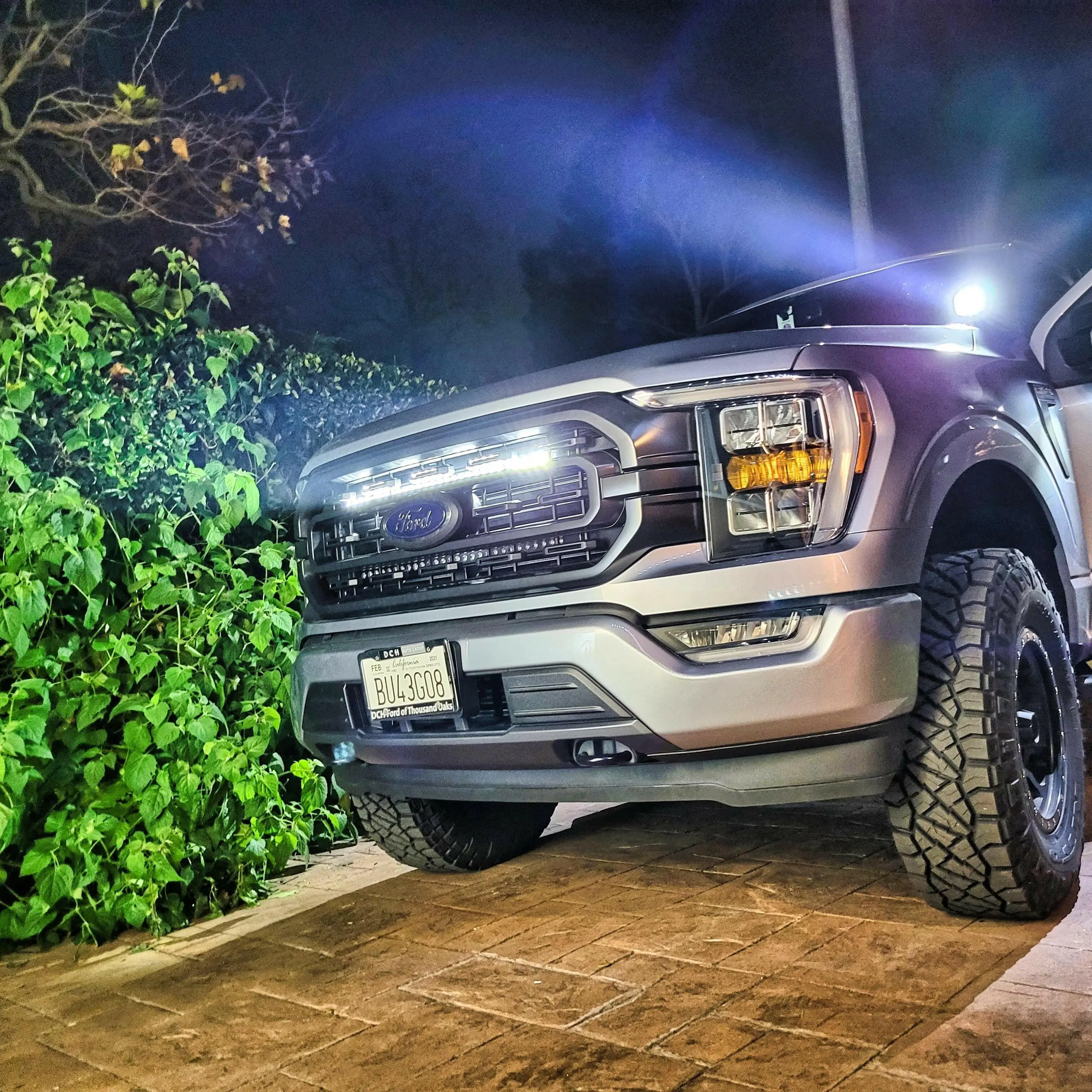 M&R Automotive 2021-23 Ford F150 Single 30in Light Bar