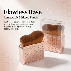 Portable foundation brush, small and exquisite, with a dust cover, soft bristles, creates a flawless base makeup.