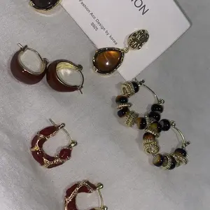 Women's Earring Set, French Style Amber Color Design, Elegant & Unique Jewelry Accessory, Perfect Gift for Her