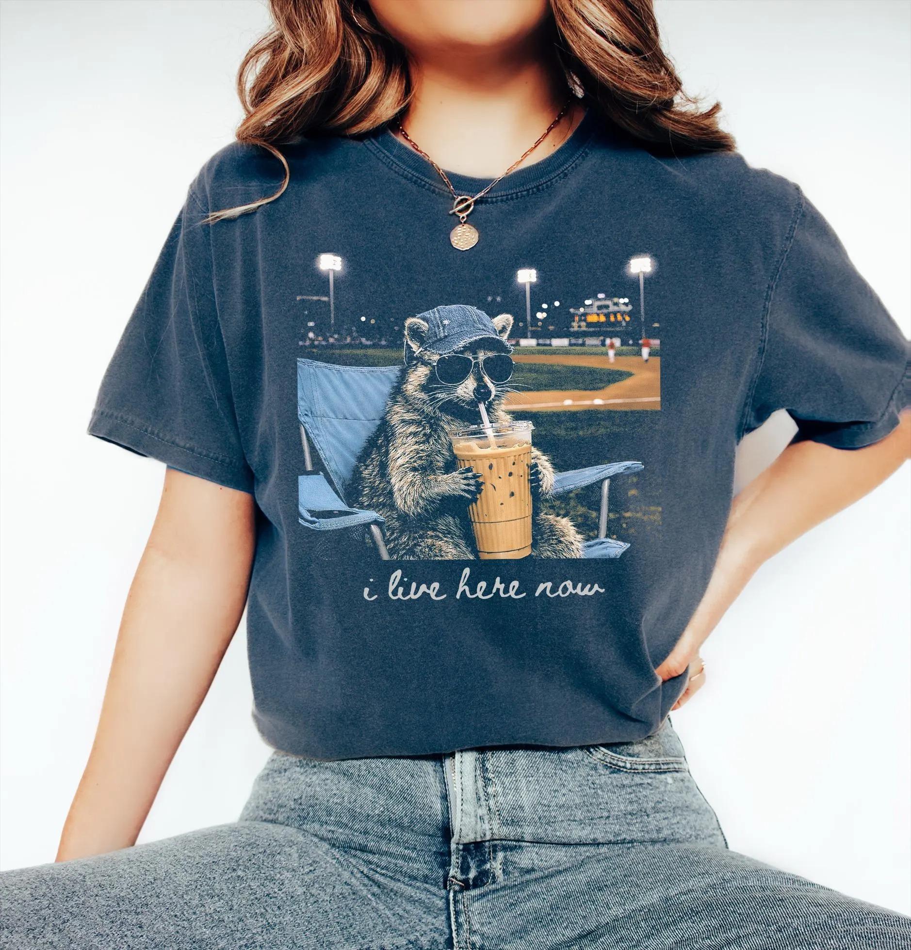 Comfort Colors 100% US Cotton Shirt – Funny Raccoon Baseball T-Shirt , I Live Here Now Ballpark Graphic, Game Day Mom Shirt Gift for Women, For Woman