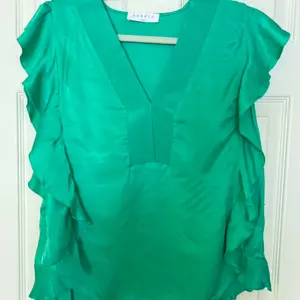 SANDRO Flowy Silk/Satin Ruffled Sleeve V-Neck Top in Beautiful Green Color Sz 2 Comfortable