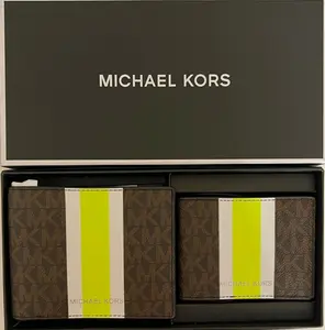Pre-owned MICHAEL KORS PVC. Canvas coated Small Leather Goods Men's Gifting MK PVC Signature Wallet