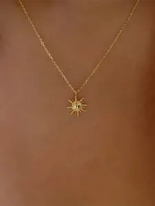 Elegant Sunburst Pendant Necklace, Alloy Material, Jewelry Accessory, Perfect Gift for Parties & Daily Wear, Ideal for Friends & Family