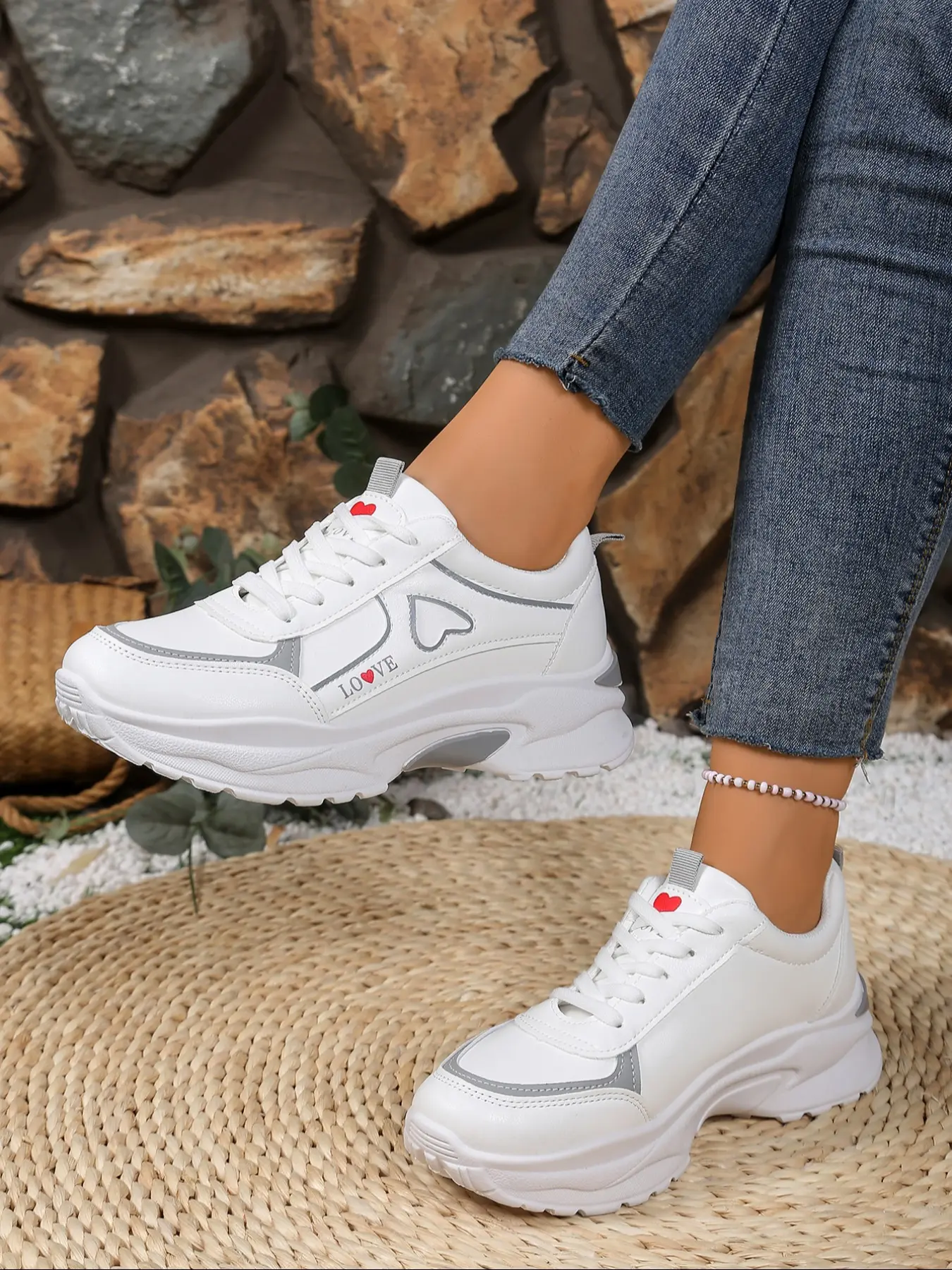 Women's athleisure lace-up sneakers, Fashionable versatile sneakers, casual trendy sneakers, Sports shoes with breathable upper and comfortable design, platform heightened, for jeans and skirts, casual shoes for daily commuting wear, gifting