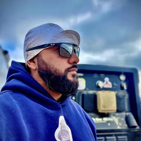 4 panel white welding cap sits deep