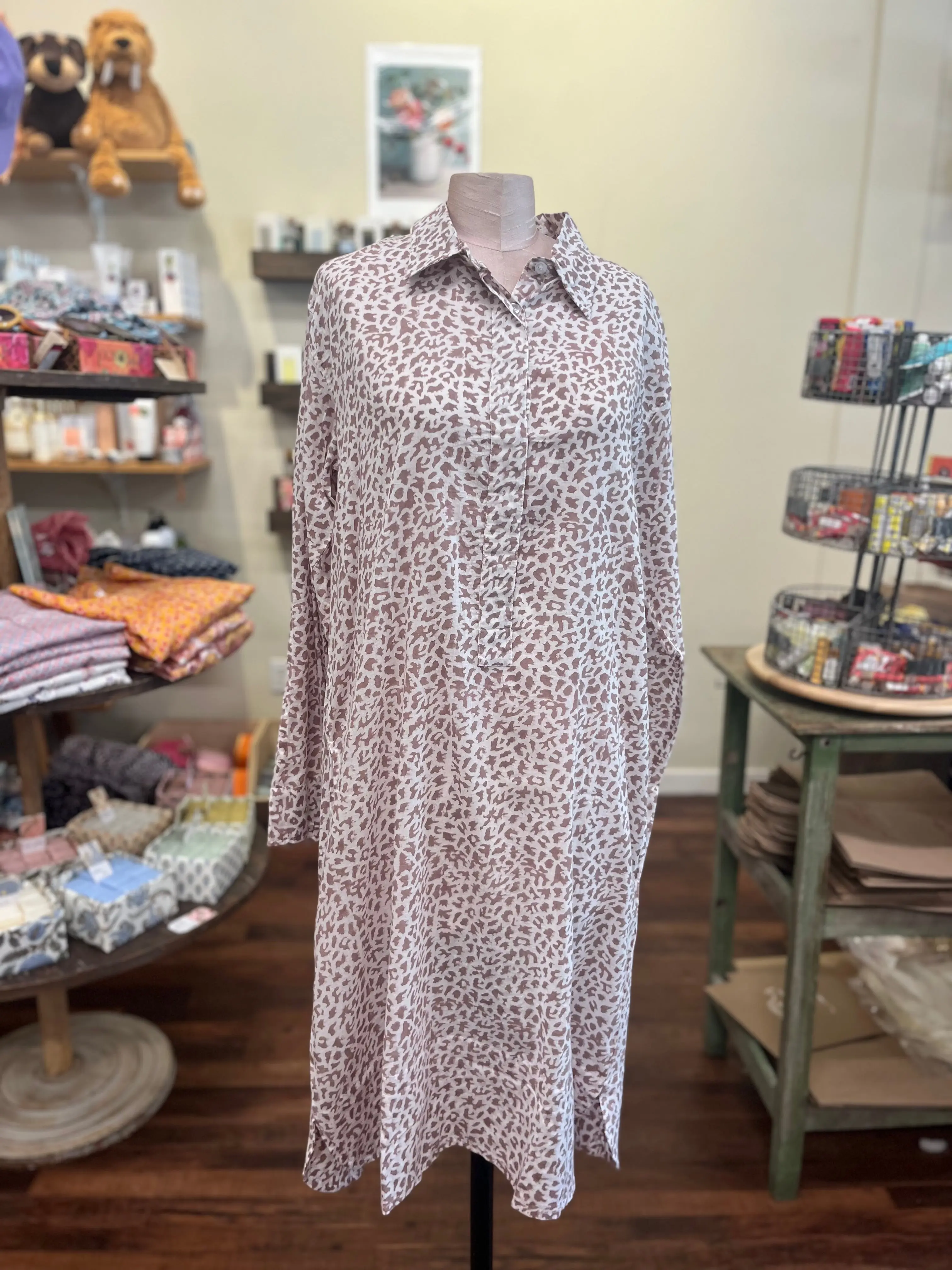 {Kerry Cassill} Hand Block Printed Cotton Boyfriend Shirt Dress :: Taupe Cheetah